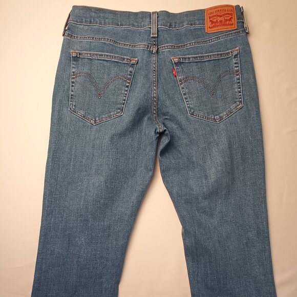 Levi's Boyfriend Jeans Size 30/10 Mid Rise Slim Leg Medium Wash Distrressed - Picture 3 of 9